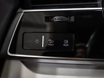 AUDI Q8 TFSI quattro S-LINE LEDER B O HEAD-UP LED 1HD