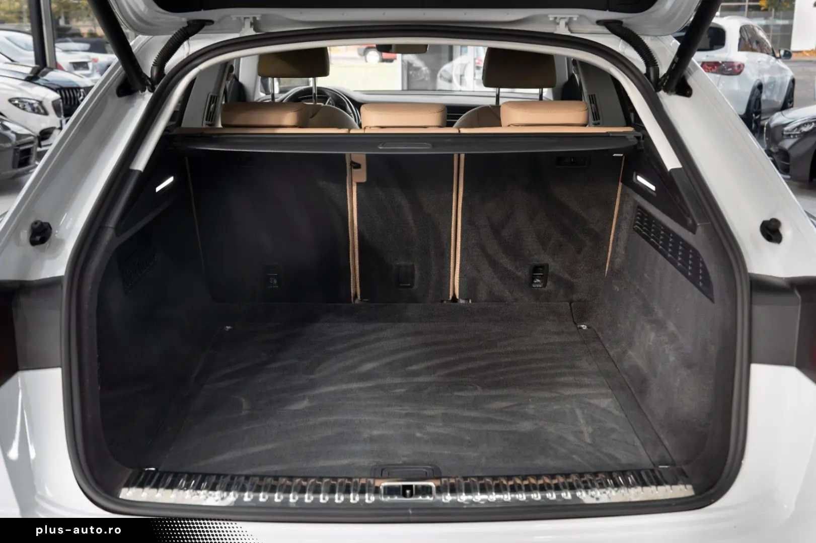 AUDI Q8 TFSI quattro S-LINE LEDER B O HEAD-UP LED 1HD