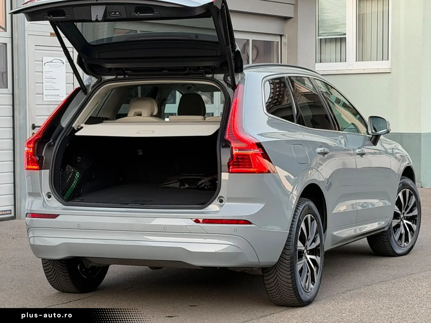VOLVO XC60 B5 AWD