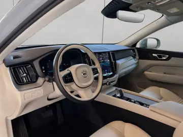 VOLVO XC60 B5 AWD Aut Lederpolsterung Hell Beige UA00