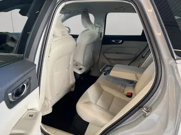 VOLVO XC60 B5 AWD Aut Lederpolsterung Hell Beige UA00