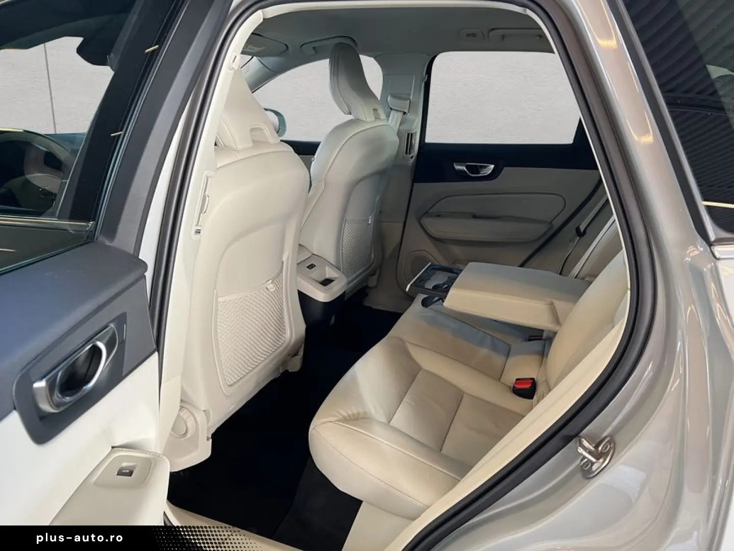 VOLVO XC60 B5 AWD Aut Lederpolsterung Hell Beige UA00