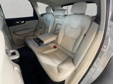 VOLVO XC60 B5 AWD Aut Lederpolsterung Hell Beige UA00