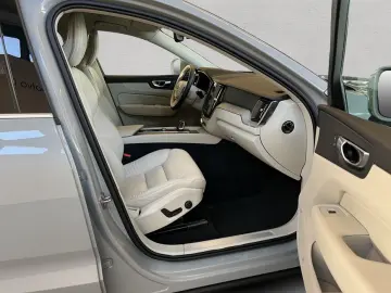 VOLVO XC60 B5 AWD Aut Lederpolsterung Hell Beige UA00