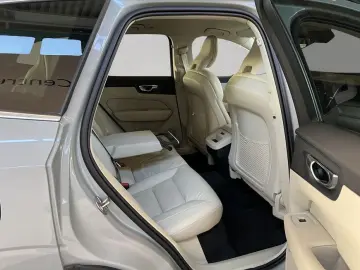 VOLVO XC60 B5 AWD Aut Lederpolsterung Hell Beige UA00