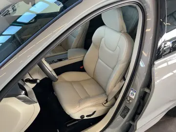 VOLVO XC60 B5 AWD Aut Lederpolsterung Hell Beige UA00