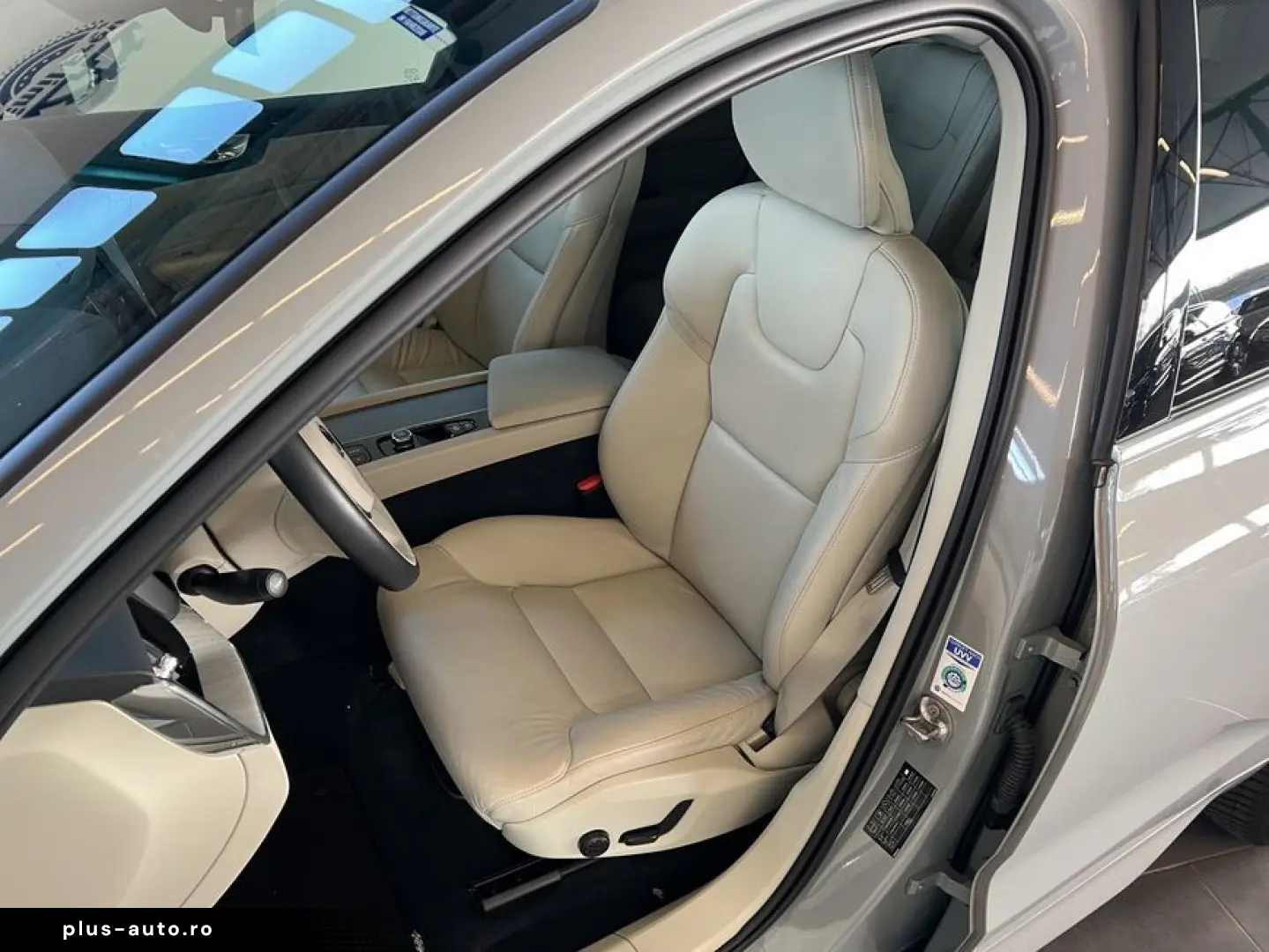 VOLVO XC60 B5 AWD Aut Lederpolsterung Hell Beige UA00