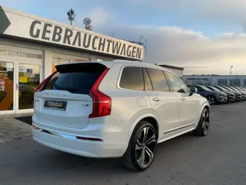 VOLVO XC90 B5 Ultimate Bright 7Sitz LUFTFW PANO HUD 22