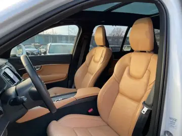VOLVO XC90 B5 Ultimate Bright 7Sitz LUFTFW PANO HUD 22