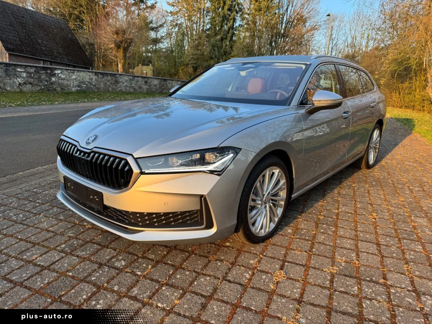 SKODA Combi 2.0 TDI 142kW 4x4  LEDER AHK STHZ MATRIX