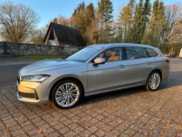 SKODA Combi 2.0 TDI 142kW 4x4  LEDER AHK STHZ MATRIX