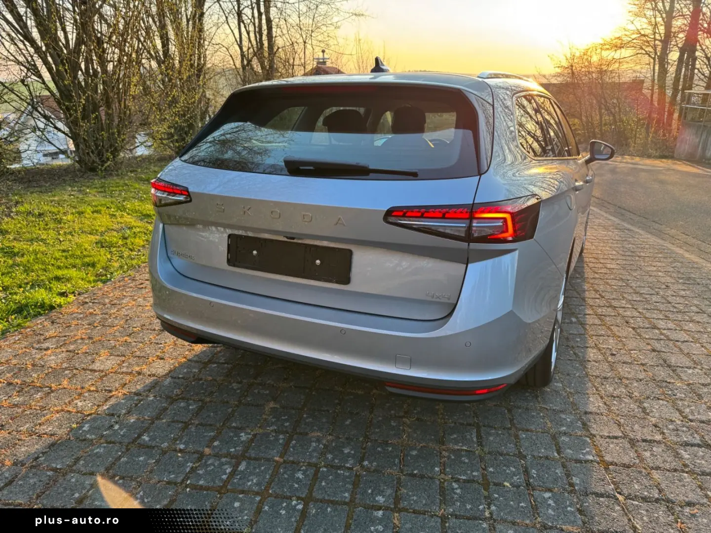 SKODA Combi 2.0 TDI 142kW 4x4  LEDER AHK STHZ MATRIX