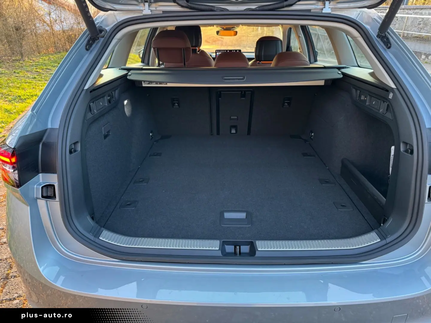 SKODA Combi 2.0 TDI 142kW 4x4  LEDER AHK STHZ MATRIX