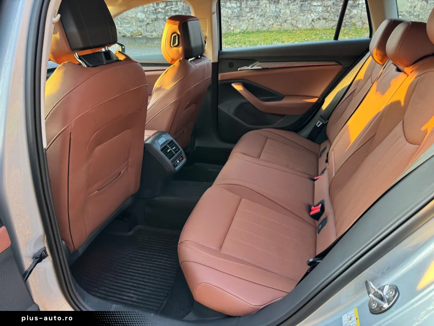 SKODA Combi 2.0 TDI 142kW 4x4  LEDER AHK STHZ MATRIX