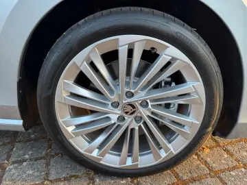 SKODA Combi 2.0 TDI 142kW 4x4  LEDER AHK STHZ MATRIX