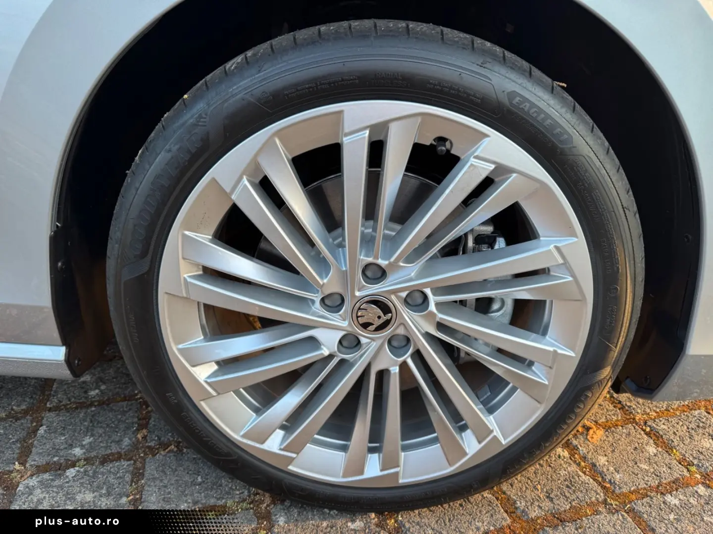 SKODA Combi 2.0 TDI 142kW 4x4  LEDER AHK STHZ MATRIX