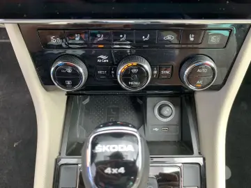 SKODA Superb Combi L&K 4x4 2.0 TDI elektr.Panoramadach