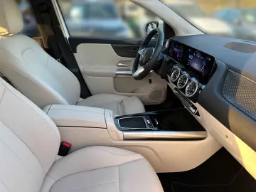 MERCEDES-BENZ EQA 300 4M Progressive Adv MBUX Pano L&hellip;