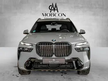 BMW X7 xDrive 40d M Sport B&W 23  SkyLounge