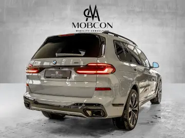BMW X7 xDrive 40d M Sport B&W 23  SkyLounge