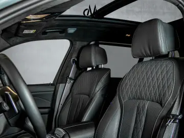 BMW X7 xDrive 40d M Sport B&W 23  SkyLounge