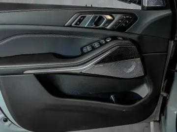 BMW X7 xDrive 40d M Sport B&W 23  SkyLounge
