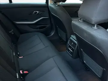 BMW Seria 3 an 2023  57500 Km Garantie