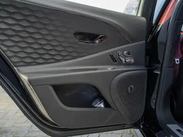 BENTLEY Flying Spur Mulliner   BESPOKE 2-Tone