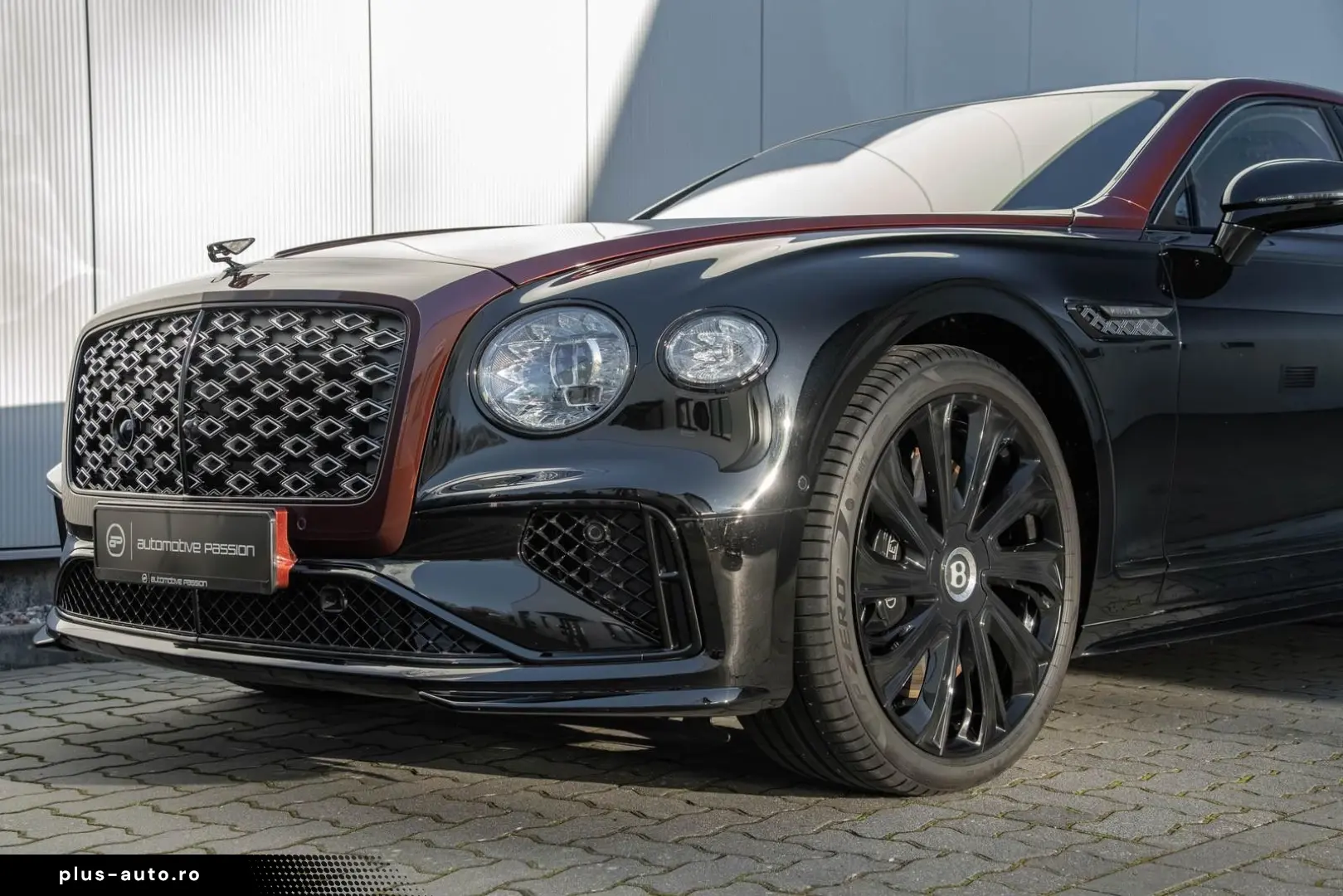 BENTLEY Flying Spur Mulliner   BESPOKE 2-Tone