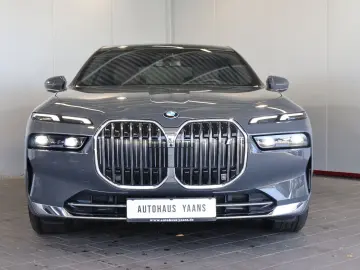 BMW i7 60 Design P. THEATRE B&W LUFT GLOW AUT. DOORS