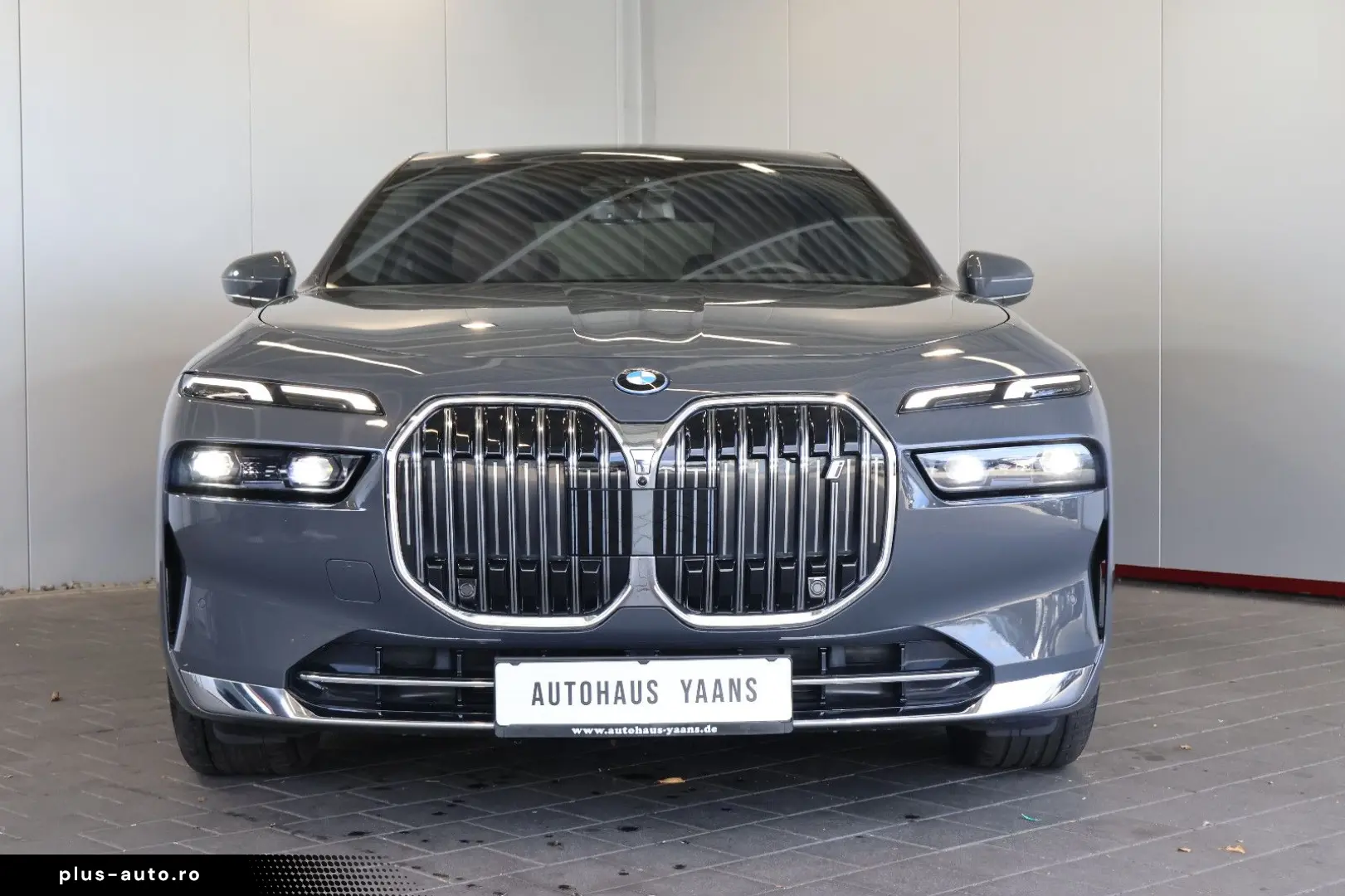 BMW i7 60 Design P. THEATRE B&W LUFT GLOW AUT. DOORS