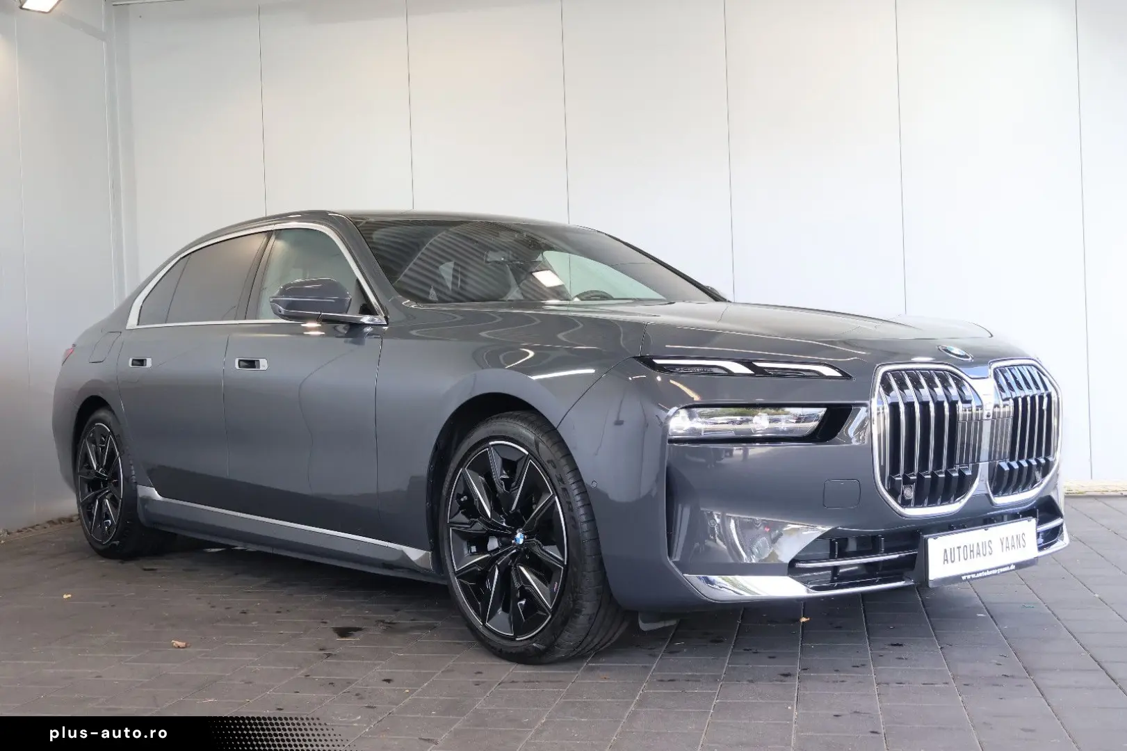 BMW i7 60 Design P. THEATRE B&W LUFT GLOW AUT. DOORS