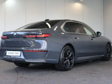 BMW i7 60 Design P. THEATRE B&W LUFT GLOW AUT. DOORS