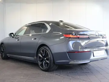 BMW i7 60 Design P. THEATRE B&W LUFT GLOW AUT. DOORS