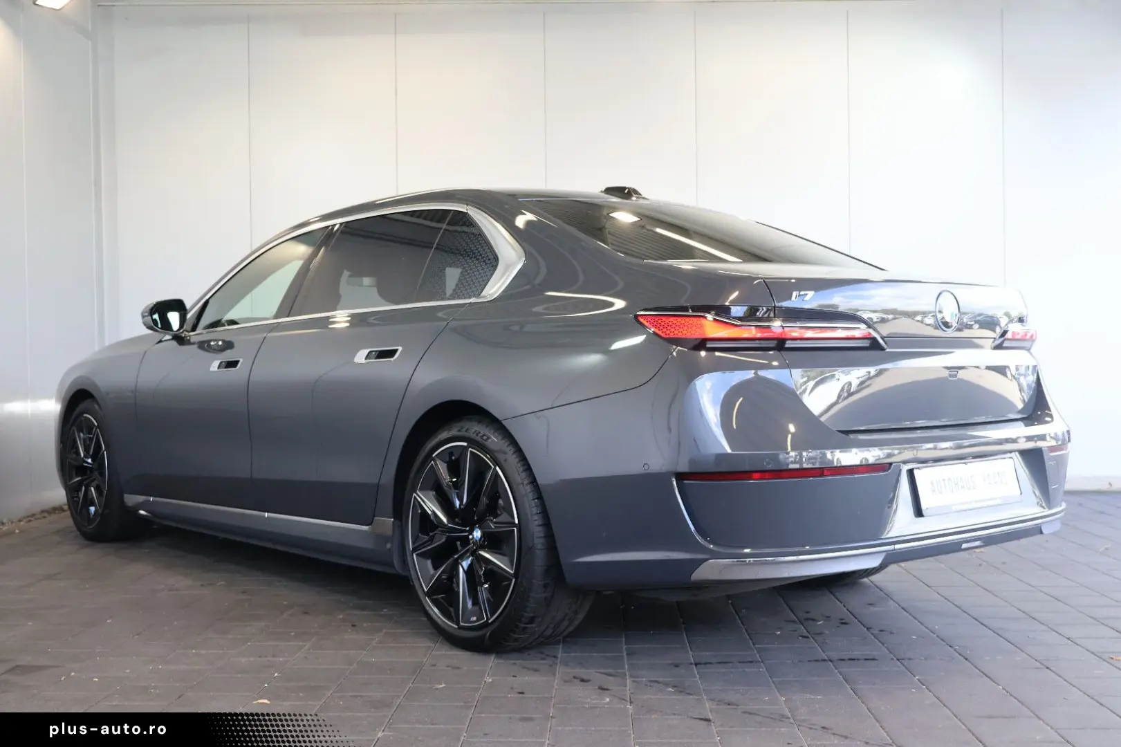 BMW i7 60 Design P. THEATRE B&W LUFT GLOW AUT. DOORS