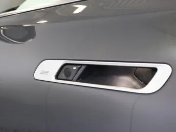 BMW i7 60 Design P. THEATRE B&W LUFT GLOW AUT. DOORS