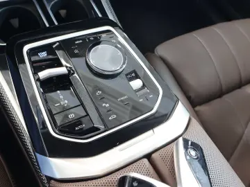 BMW i7 60 Design P. THEATRE B&W LUFT GLOW AUT. DOORS