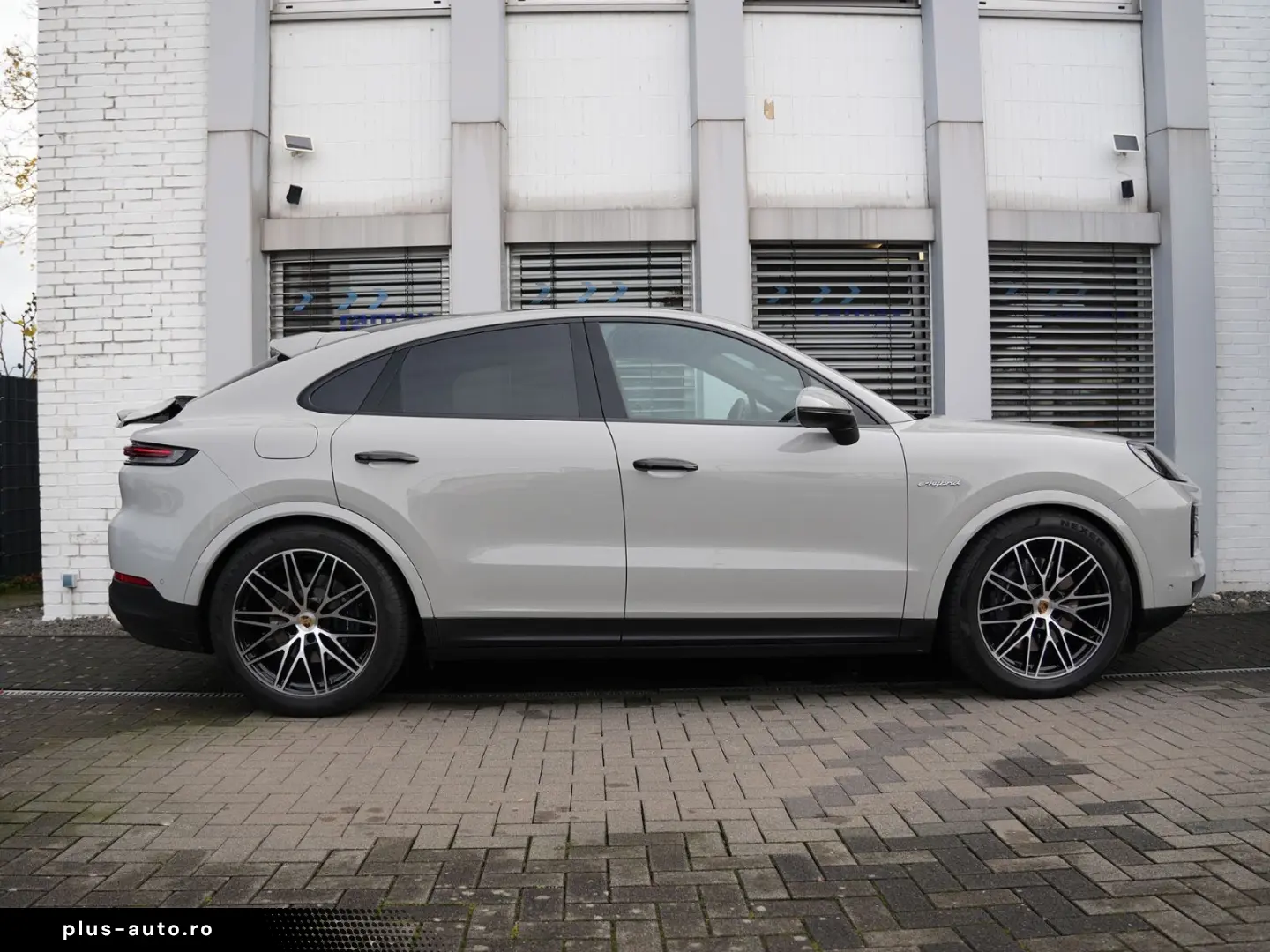 PORSCHE E-Hybrid Coupé ACC-LUFTF-PANO-HD-AHK-HUD-BOSE-RS