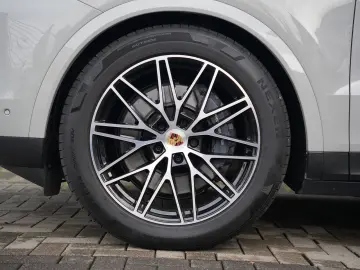 PORSCHE E-Hybrid Coupé ACC-LUFTF-PANO-HD-AHK-HUD-BOSE-RS