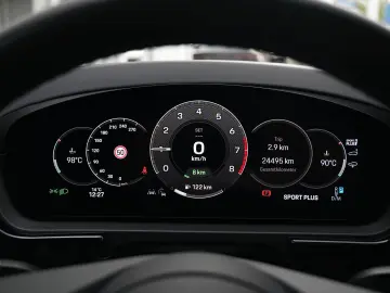 PORSCHE E-Hybrid Coupé ACC-LUFTF-PANO-HD-AHK-HUD-BOSE-RS