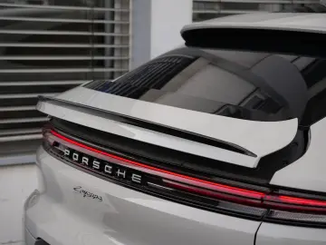 PORSCHE E-Hybrid Coupé ACC-LUFTF-PANO-HD-AHK-HUD-BOSE-RS