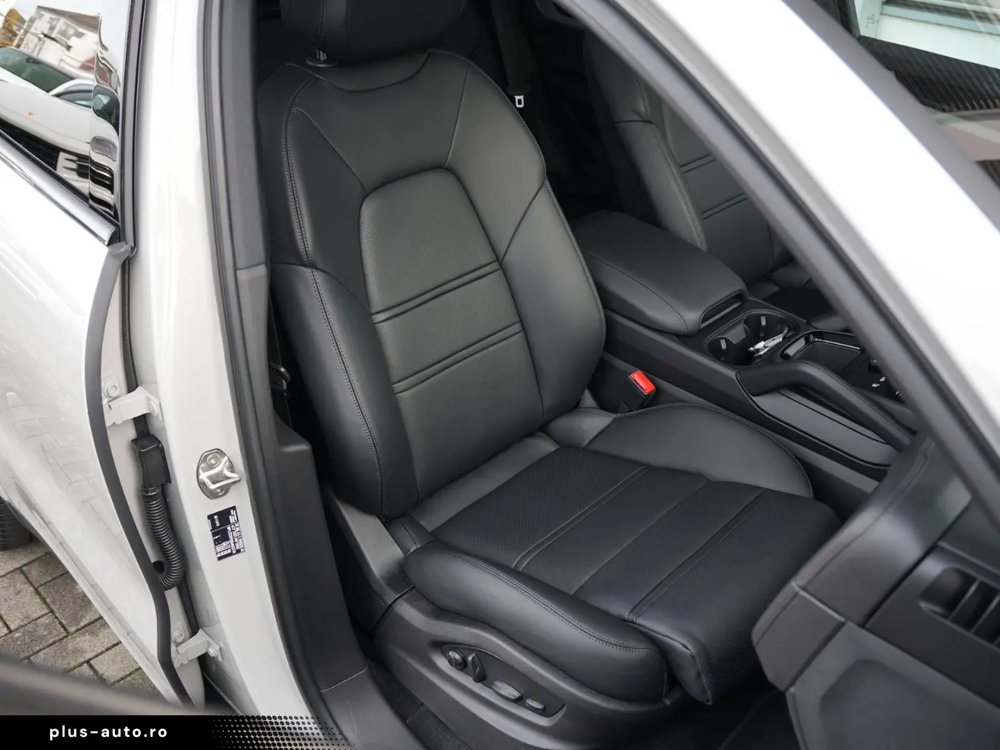 PORSCHE E-Hybrid Coupé ACC-LUFTF-PANO-HD-AHK-HUD-BOSE-RS