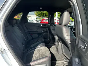 FORD Kuga FHEV ST-Line X