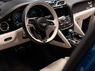 BENTLEY Bentayga 4.0 V8 EWB Azure 4WD Autom.