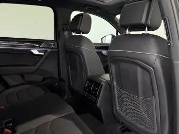 VW Touareg 3.0 TSI4M R-LINE