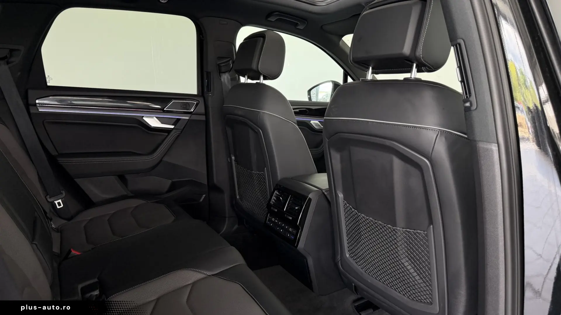 VW Touareg 3.0 TSI4M R-LINE