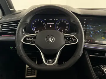 VW Touareg 3.0 TSI4M R-LINE