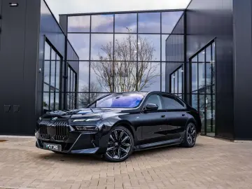 BMW i7 xDrive60 - MSport - B&W - Theatre screen - Ma