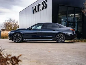 BMW i7 xDrive60 - MSport - B&W - Theatre screen - Ma