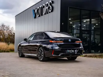 BMW i7 xDrive60 - MSport - B&W - Theatre screen - Ma